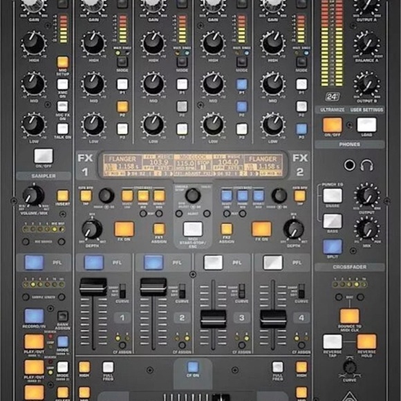 Pioneer 2 CDj 800 And Behringer DDM4000 5-Channel DJ Mixer And Wheels Odsey Case - Picture 11 of 12